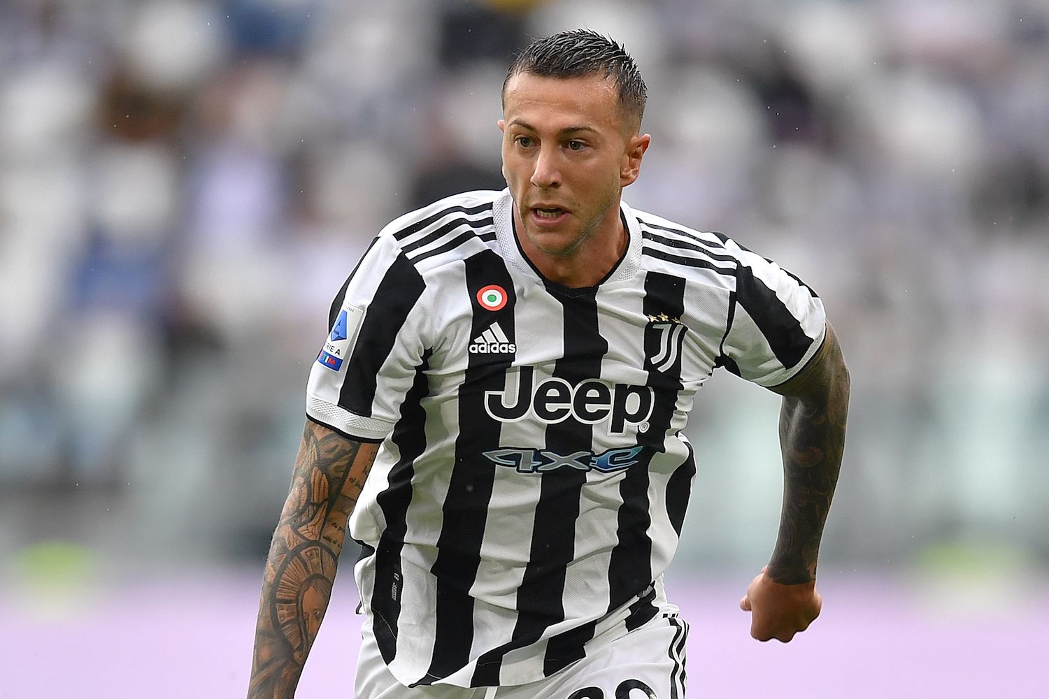 bernardeschi.juve.corre.2021.jpg