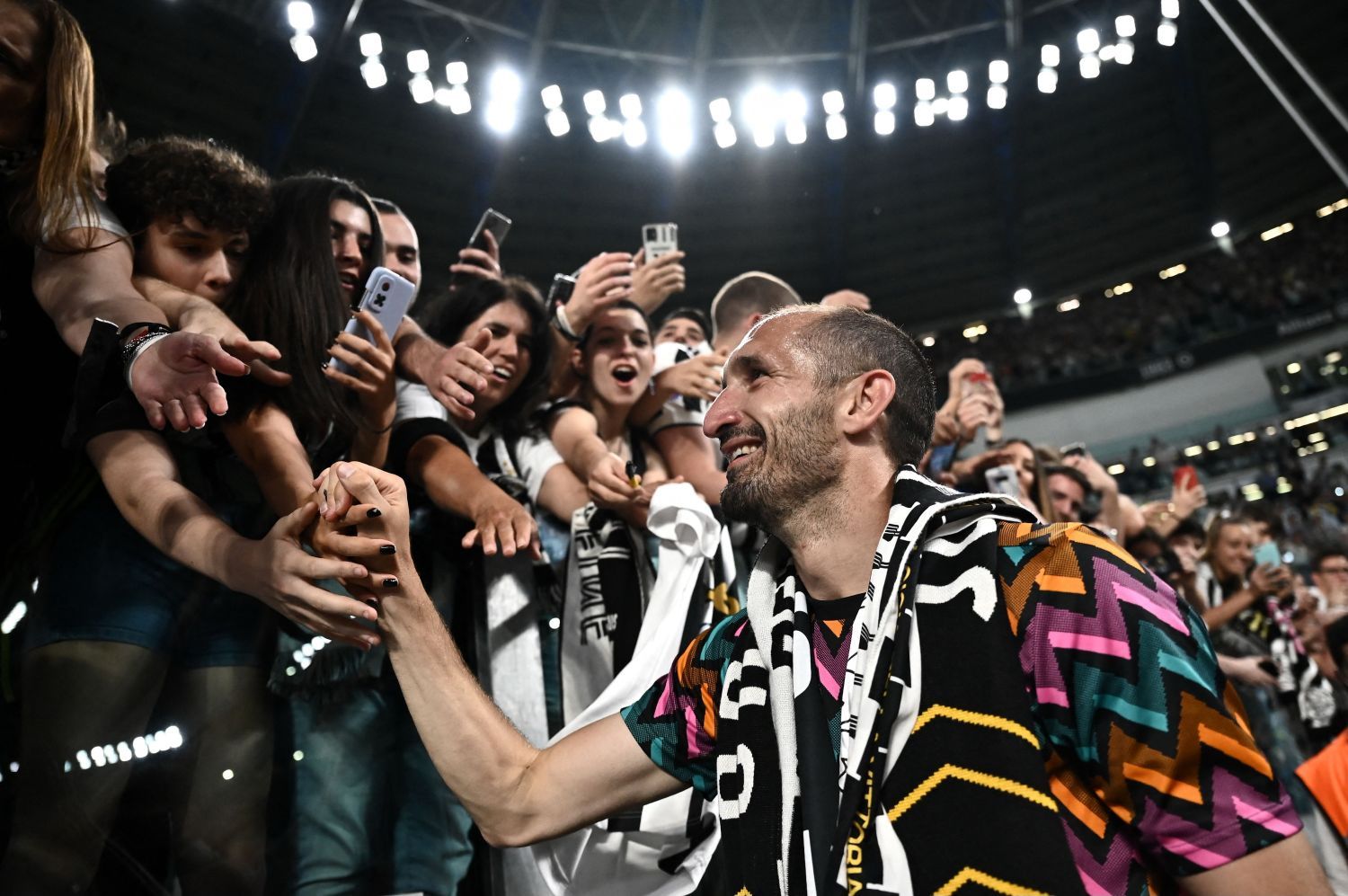 chiellini.juve.lazio.2021.2022.giro.campo.jpg